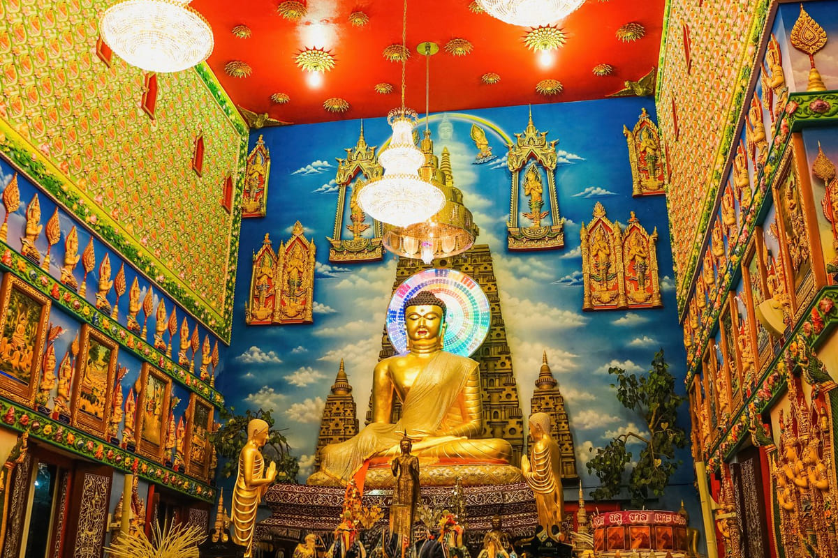 พระธาตุประจำวันเกิด: แกะรอยความเชื่อที่มากกว่าแค่ 'โชคลาภ'