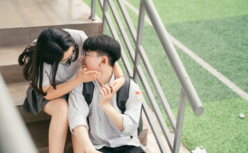 ความรักครั้งแรกในวัยรุ่น: แค่เรื่องชั่วคราว หรือรอยสักในใจที่ติดไปตลอดชีวิต?